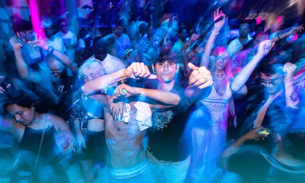 Descubre qué reggaetoneros están arrasando en el mundo de la moda ¡No te lo pierdas!