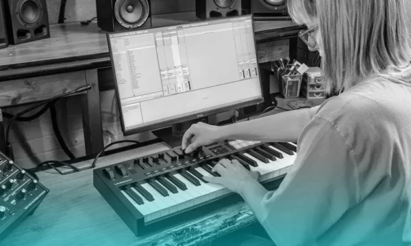 Descubre cómo configurar tu teclado MIDI para deslumbrar en tu próximo evento en vivo