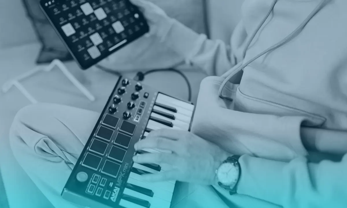 Descubre cómo integrar MIDI y hardware modular para revolucionar tus performances musicales