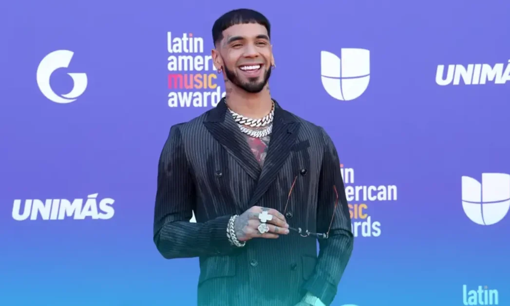 El primer micrófono que usó Anuel AA para grabar en casa