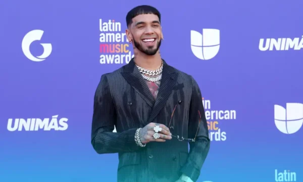 El primer micrófono que usó Anuel AA para grabar en casa
