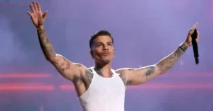 Rauw Alejandro y los mensajes ocultos en sus coreografías