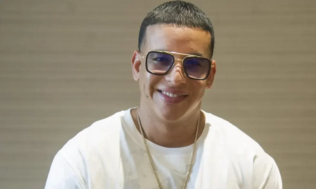 ¿Cómo Daddy Yankee ha evolucionado su estilo de vestir a lo largo de los años?