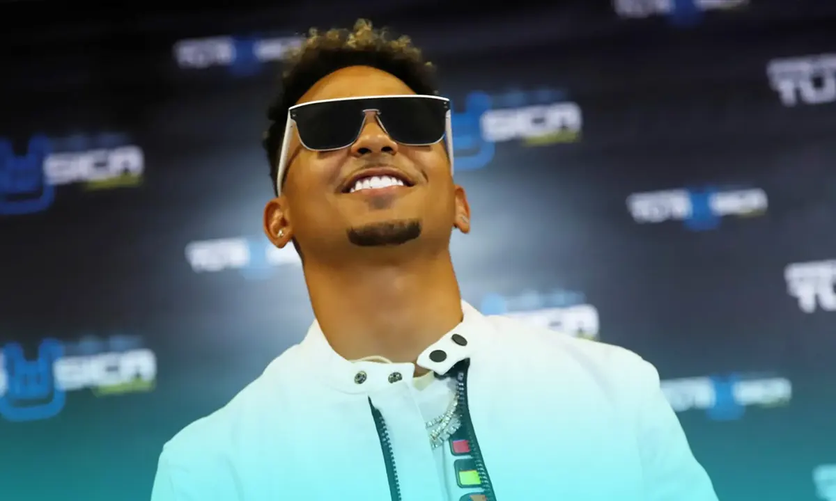 ¿Cómo Ozuna ha integrado su cultura en su música?
