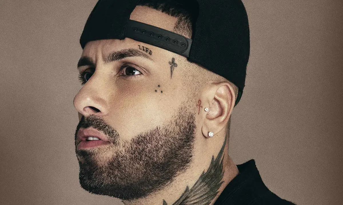 ¿Ha grabado Nicky Jam canciones solo con piano o guitarra?
