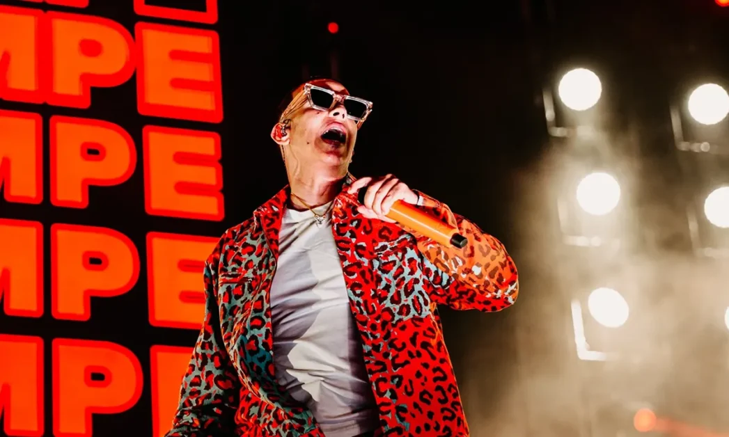 ¿Qué alianzas comerciales importantes ha realizado Daddy Yankee?