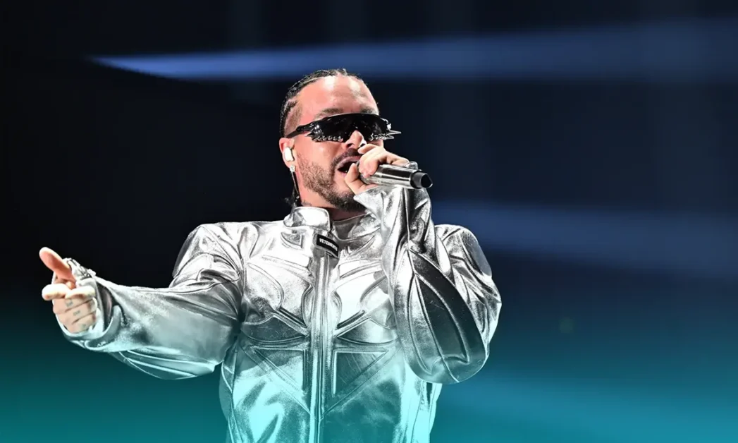¿Qué opinan los fans sobre el estilo visual de J Balvin en sus actuaciones?