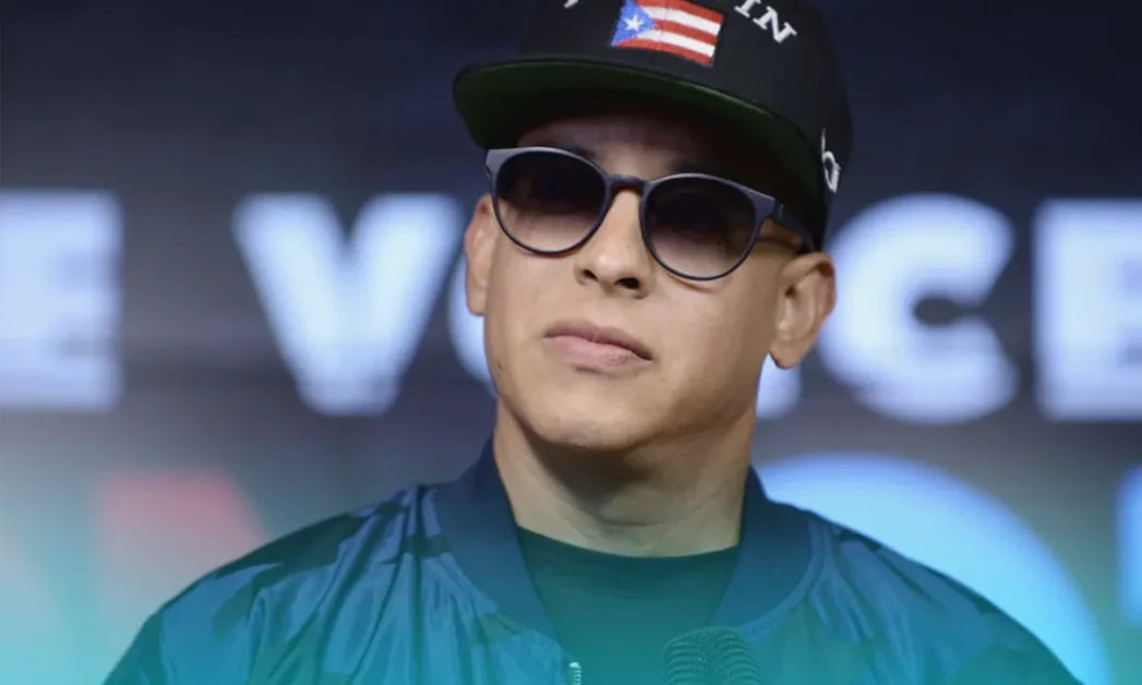 ¿Qué otros géneros musicales ha explorado Daddy Yankee en sus discos?