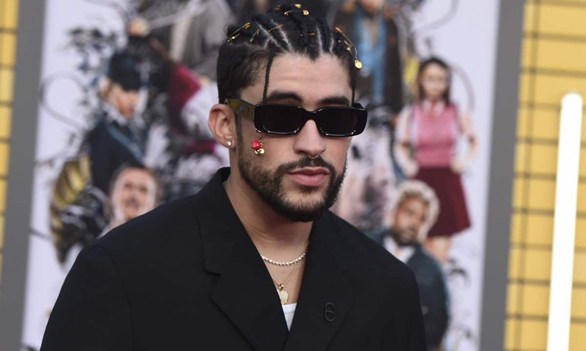 ¿Qué relación tiene Bad Bunny con la moda urbana de los años 90?