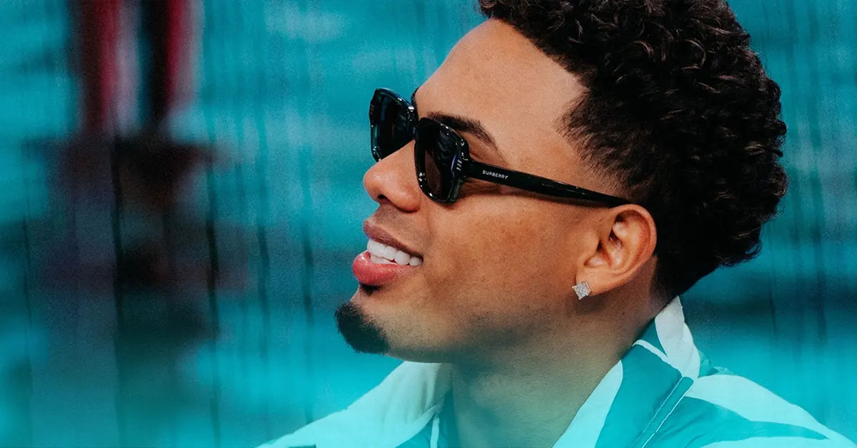 ¿Qué siente Myke Towers cuando escucha sus primeros temas?