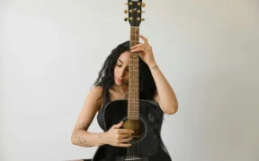 Alimentación para guitarristas adolescentes: nutrientes clave para el crecimiento y prevención
