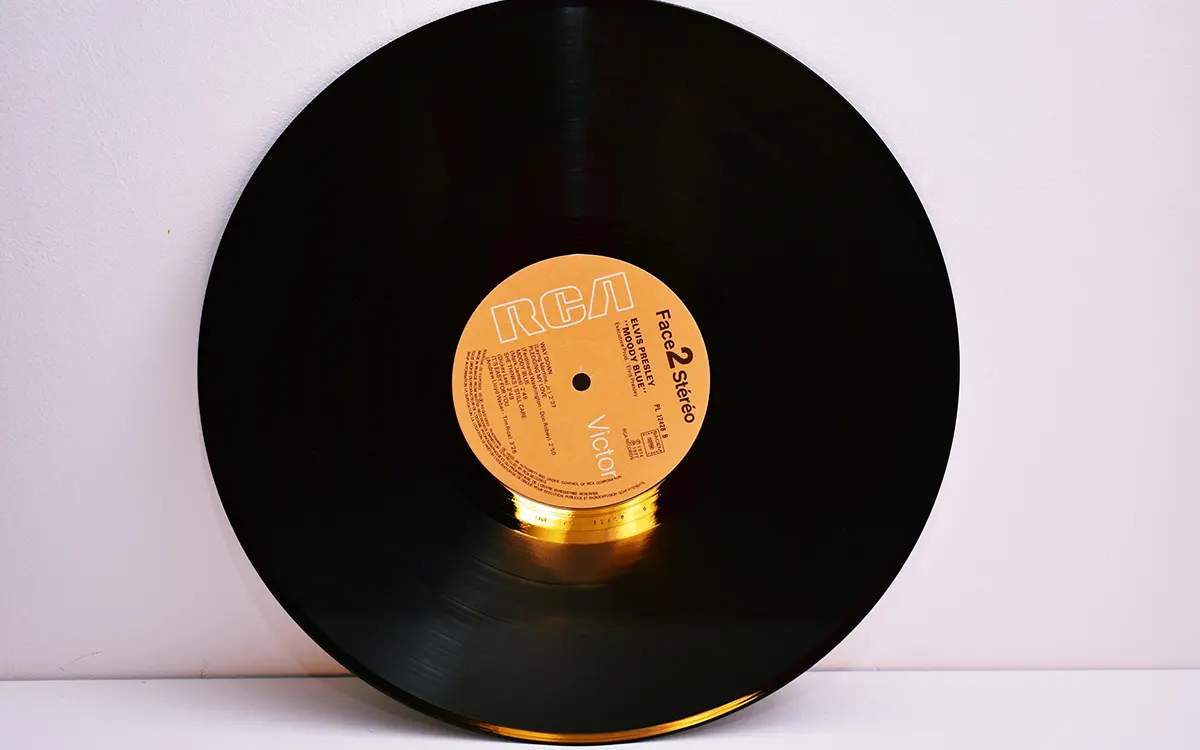 Bandas que se visten distinto según la tonalidad del disco