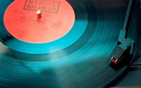 Cambios físicos extremos por imagen musical (piercings