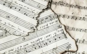 Canciones donde cada palabra inicia con la misma letra
