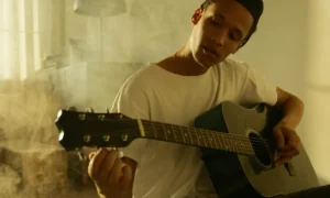 Cómo Evitar el Adormecimiento en la Mano al Tocar la Guitarra: Claves para una Práctica Saludable
