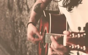 Cómo Prevenir y Tratar la Epicondilitis: La Guía Esencial para Guitarristas