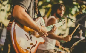 Cómo adaptar métodos de enseñanza de guitarra para alumnos con problemas físicos