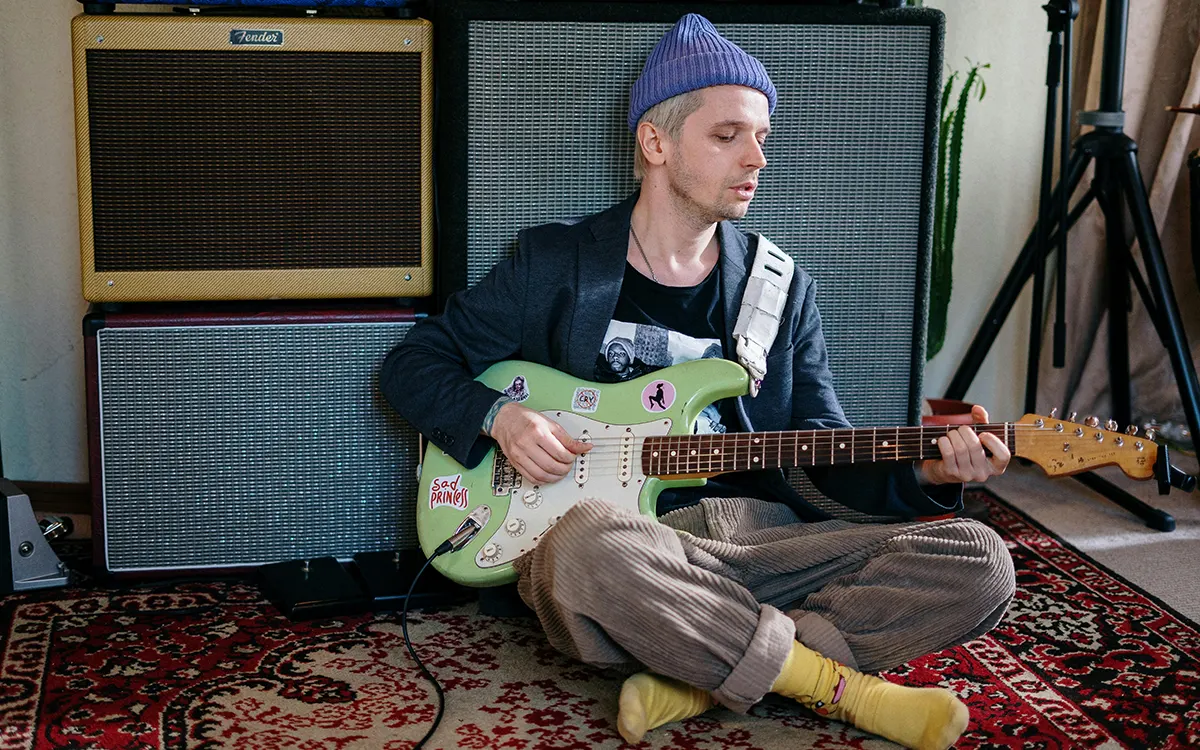 Cómo afecta el lenguaje corporal a la recuperación post-lesión en guitarristas