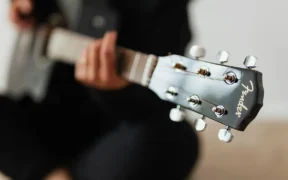 Cómo el pensamiento catastrofista influye en la recuperación del guitarrista