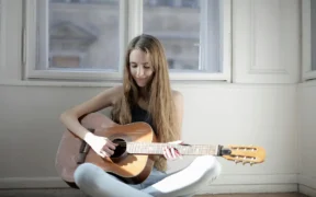 Cómo influye el género musical en las lesiones del guitarrista