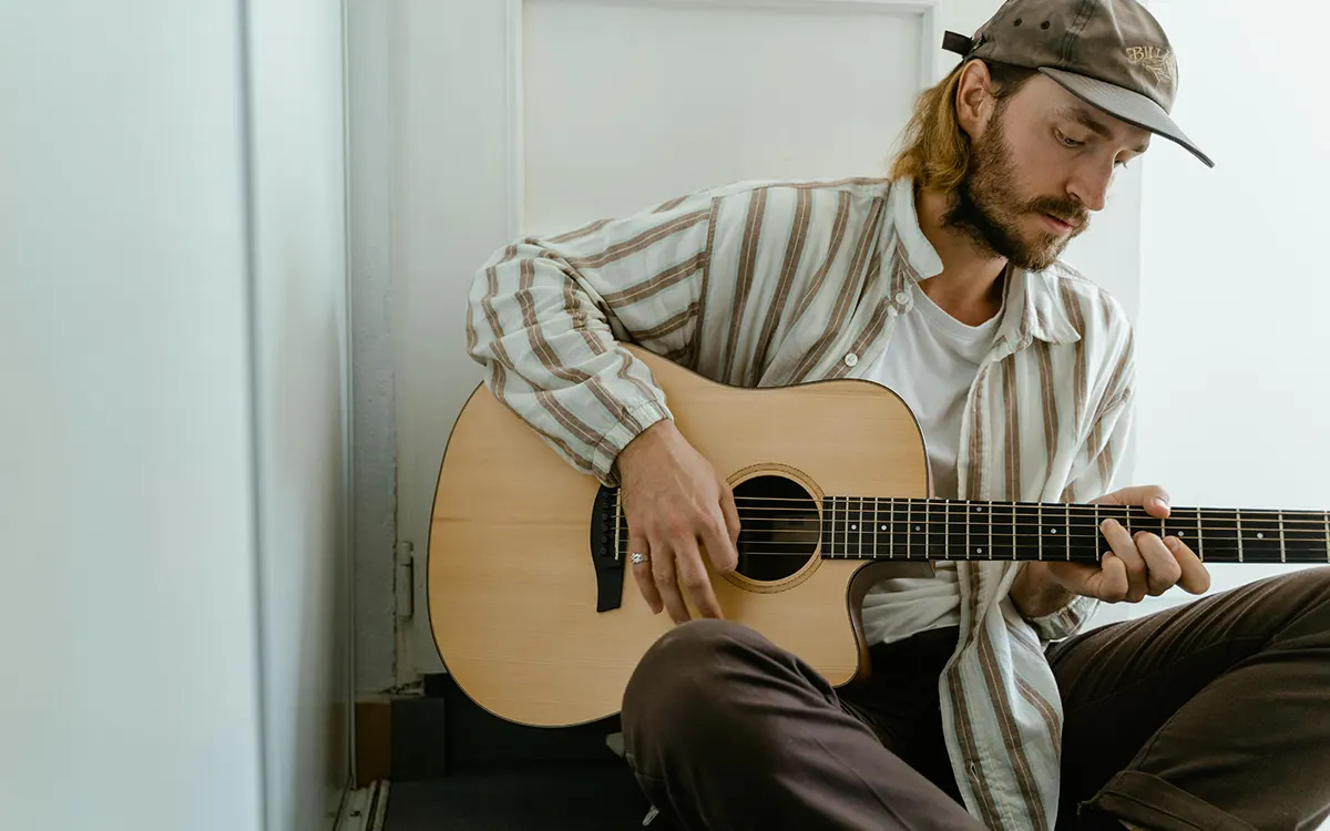 Cómo realizar un autoanálisis biomecánico si eres guitarrista