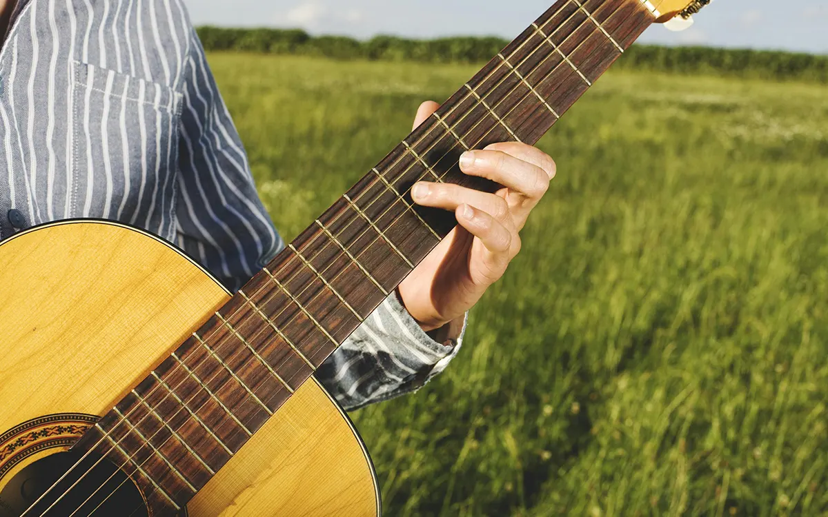 Consecuencias de ensayar guitarra justo después de comer