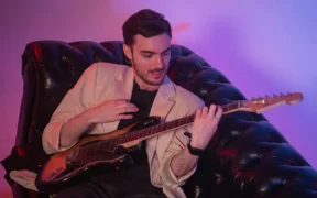 Cuida tu Espalda: Estiramientos Esenciales para Guitarristas