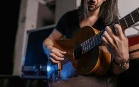 Cuida tu Salud: Prevención de Lesiones en Guitarristas al Tocar