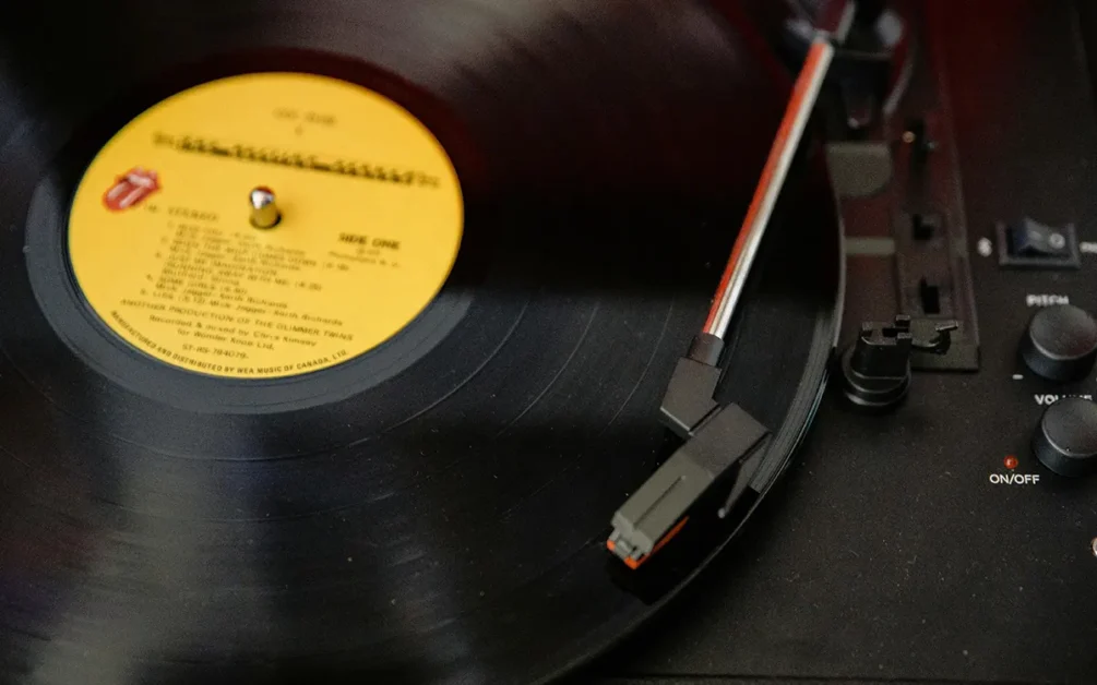 Discos en los que el artista simula estar en otra dimensión
