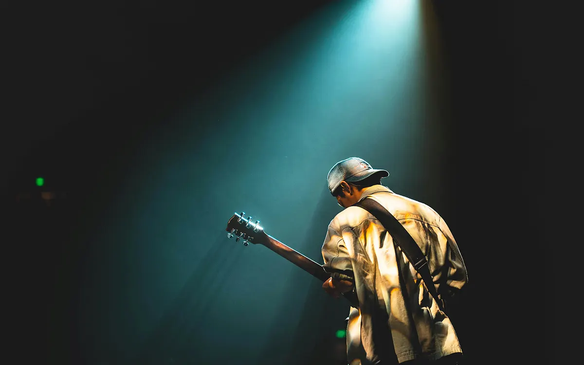 Estiramientos Esenciales para Mantener la Salud del Guitarrista