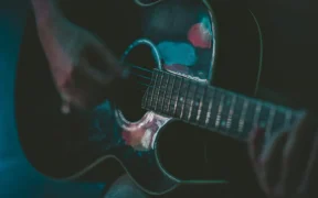 Evaluaciones funcionales previas para guitarristas de gira
