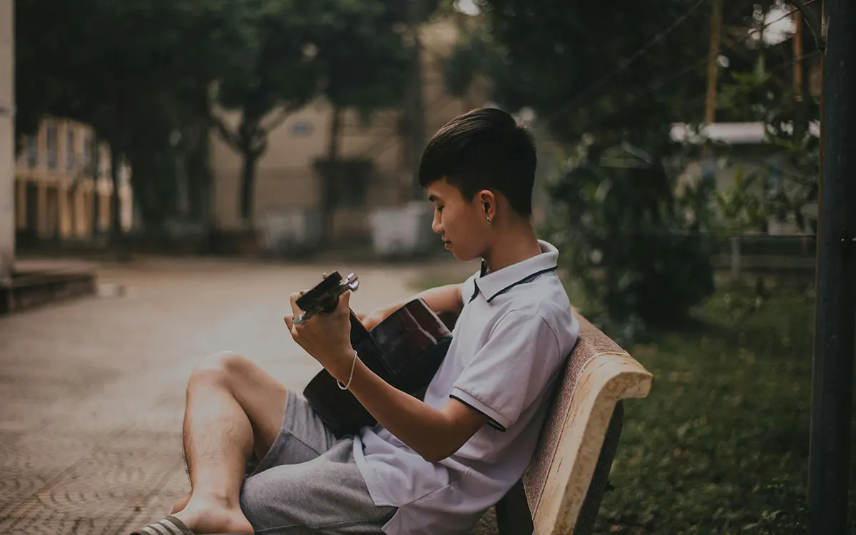 Influencia de los trastes jumbo en la hiperextensión de los dedos del guitarrista