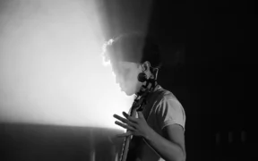 La vida del guitarrista de estudio: lesiones específicas en sesiones largas