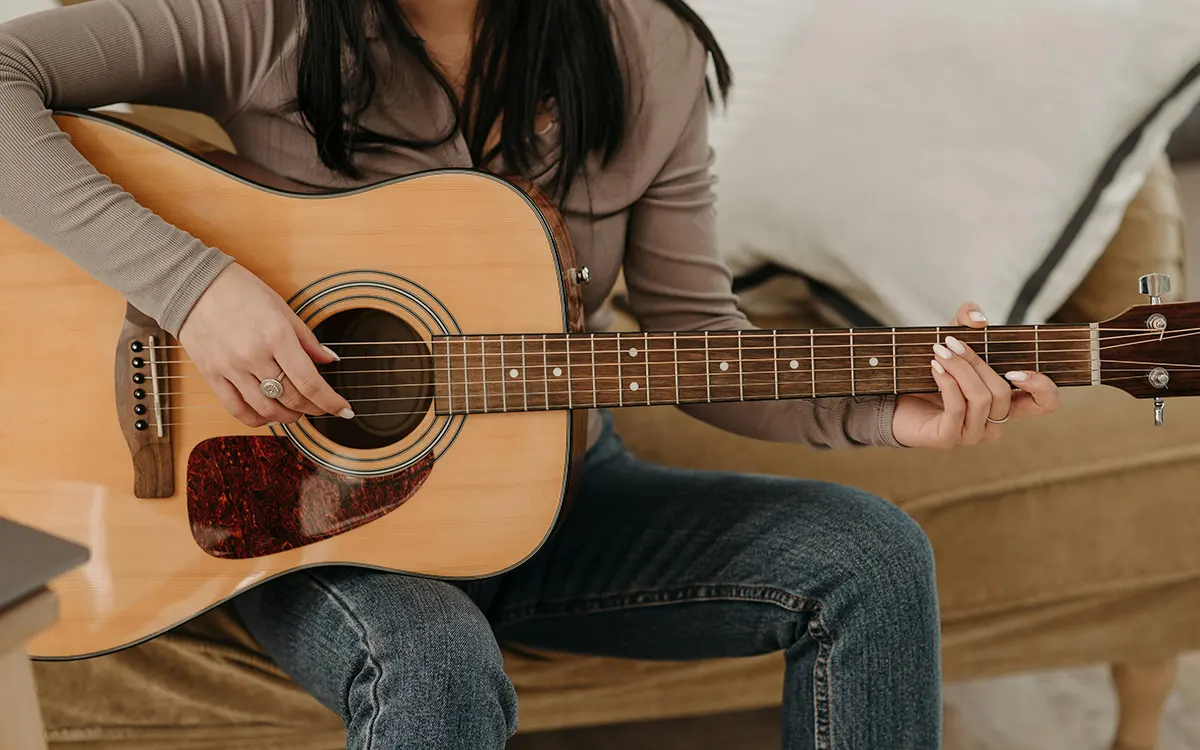 Lesiones típicas en guitarristas de jazz: particularidades posturales