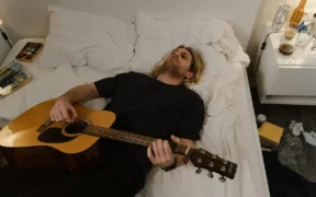 Mejorando tu Postura: Cómo la Dismetría en las Piernas Afecta a los Guitarristas
