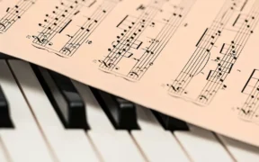 Música y memoria: cómo ciertas canciones activan recuerdos específicos