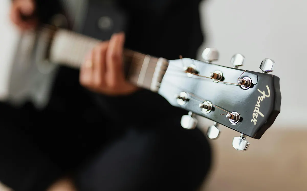 Postura Saludable para Guitarristas: Evita Lesiones al Tocar