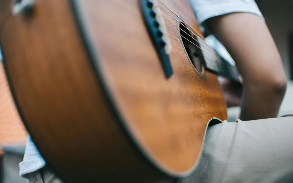 Prevención y Rehabilitación de la Tendinitis en Guitarristas: Cuida tus Manos y tu Música