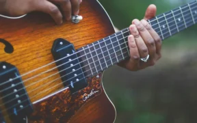 Superando la Tensión Emocional: Claves para Cuidar la Salud del Guitarrista