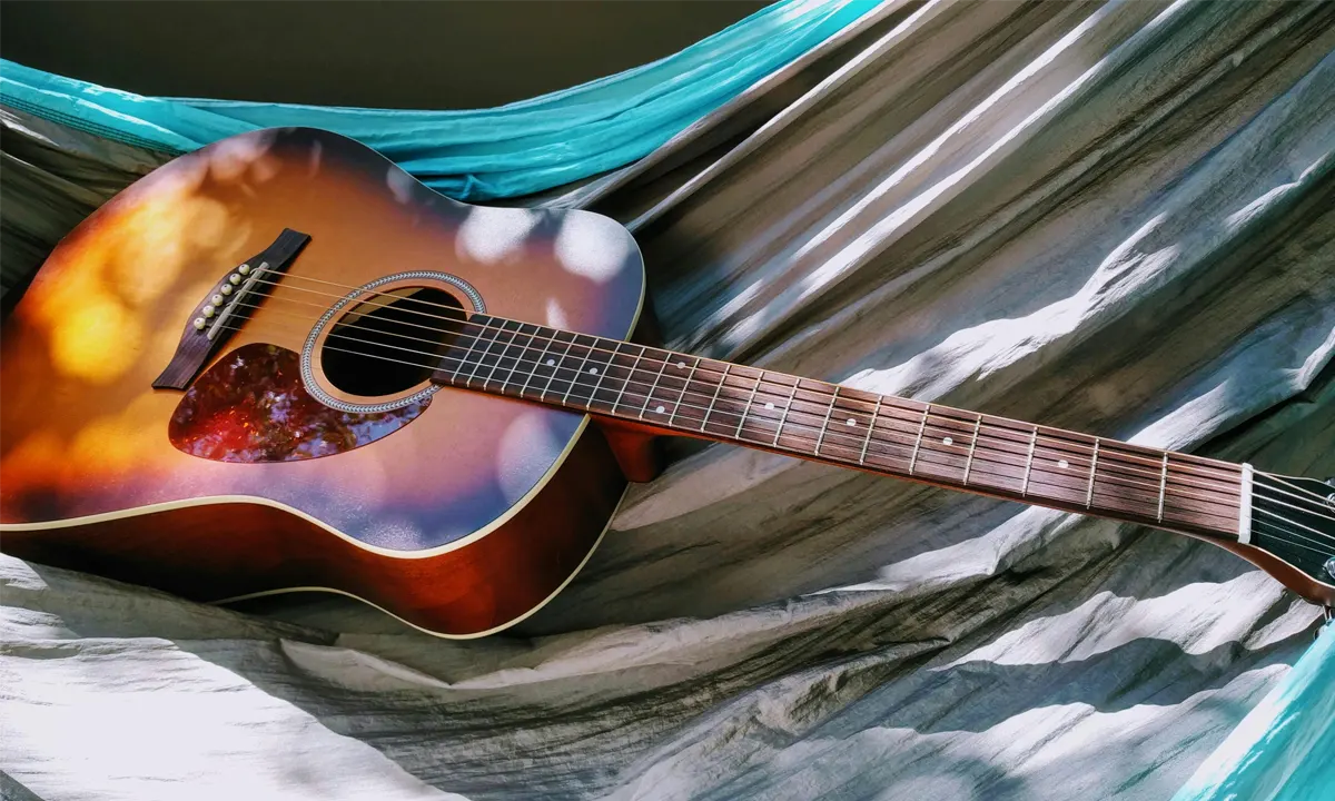 Tocar guitarra siendo diestro vs zurdo: riesgos biomecánicos distintos