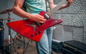 ¿Puede un guitarrista pedir baja laboral por tendinitis?