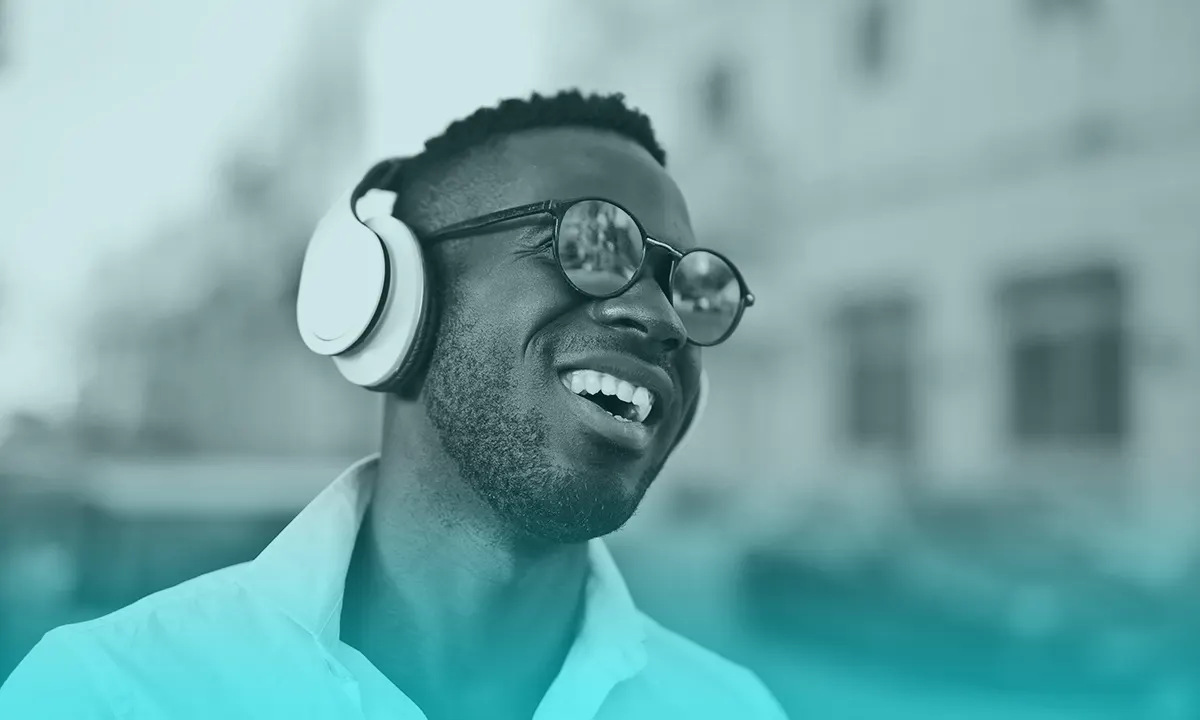 ¿Qué instrumento te obliga a escuchar antes de tocar?