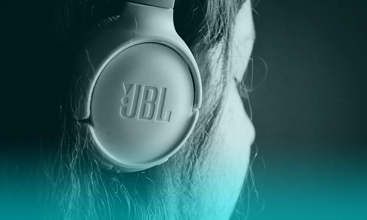 ¿Qué pasa si escuchas música a frecuencias invertidas?