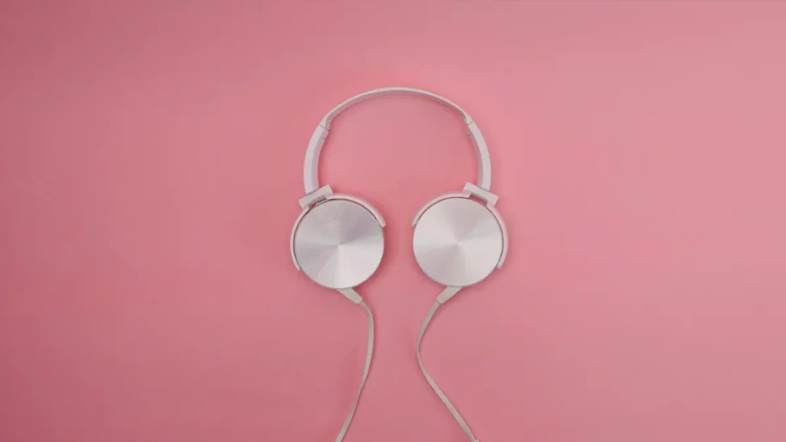 ¿Qué sonido puede simular una caricia en la nuca?