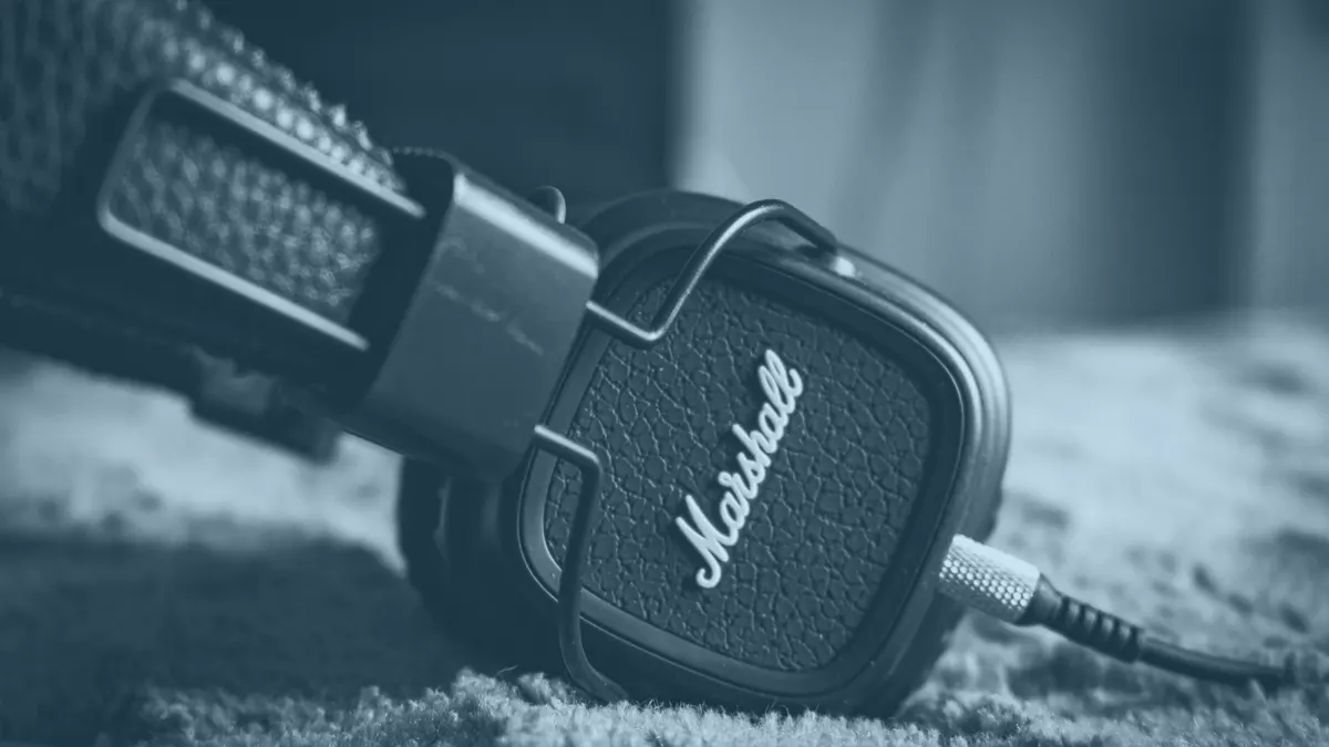 ¿Qué sonido puede sincronizarse con los párpados involuntariamente?