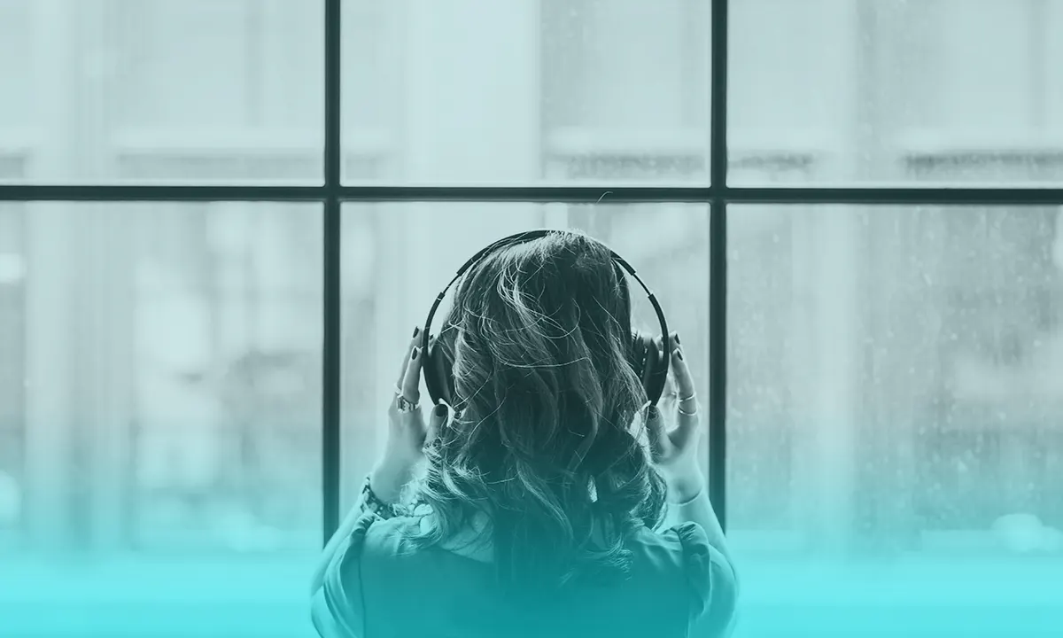 ¿Qué sonido se siente en los dientes al tocarlo o escucharlo?