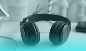 ¿Qué tipo de sonido favorece la reconexión sensorial después de una distracción?