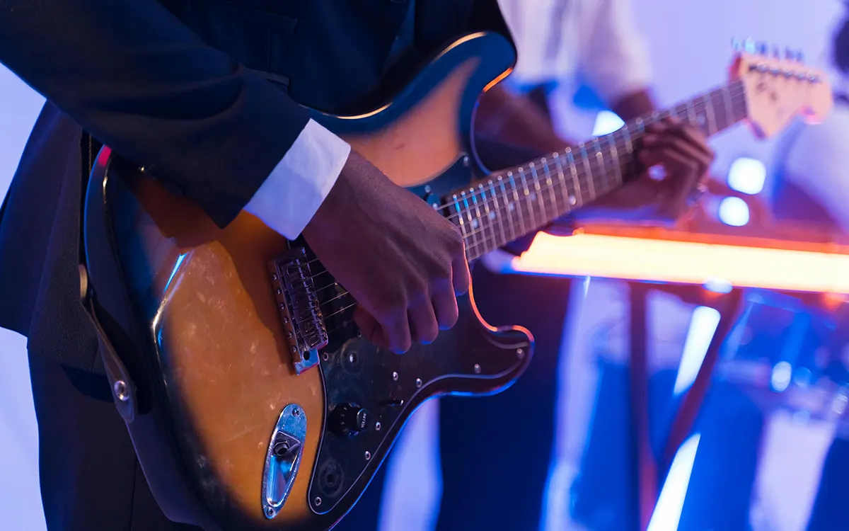 ¿Tocar guitarra con metrónomo reduce el riesgo de lesiones?