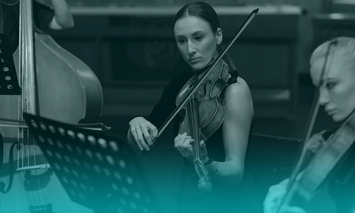 El sonido del violín en campañas publicitarias modernas