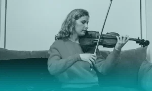 Fusión de violín con música tribal electrónica